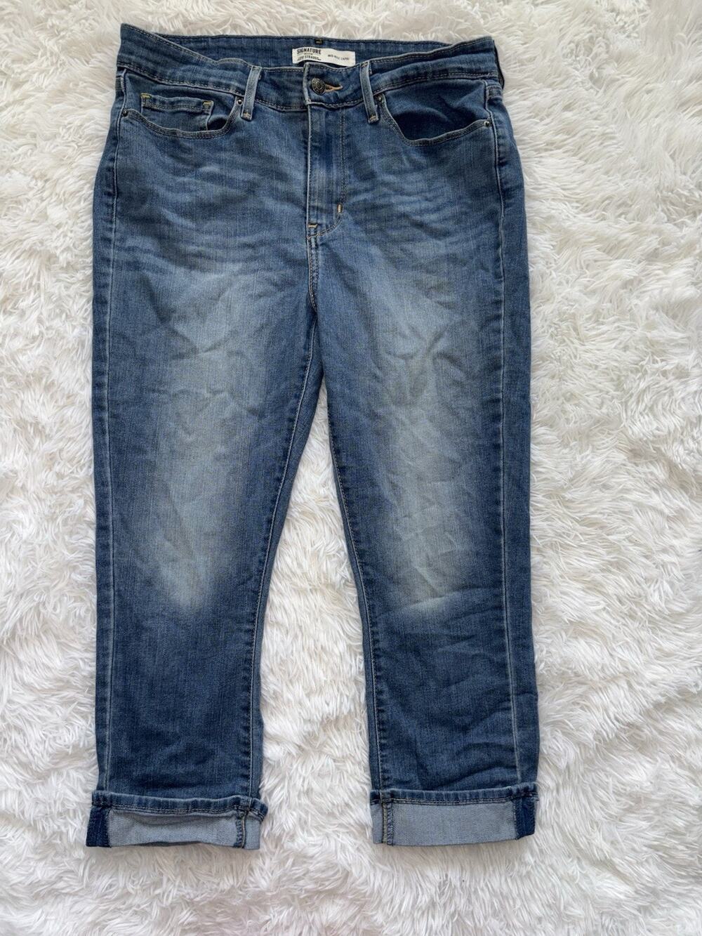 Signature Levi Strauss Women’s 6 “Mid Rise Capri” Cuffed Jeans. Soft, Comf